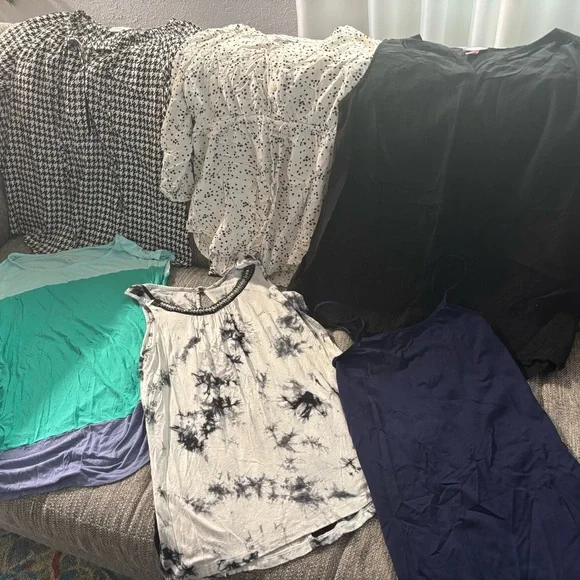 Size small bundle of maternity clothes. - Picture 10 of 13